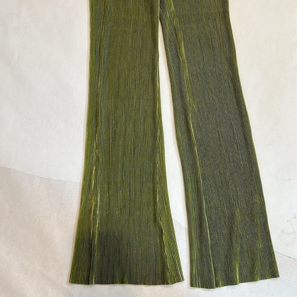 NWOT OLIVE GREEN PLEATED FLATE LEG PANTS & tube top size small women’s - Picture 4 of 8